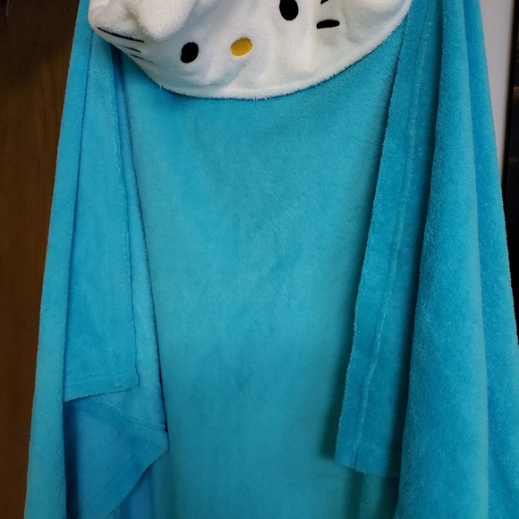 Hello Kitty 😺 Hooded blanket - Picture 3 of 3